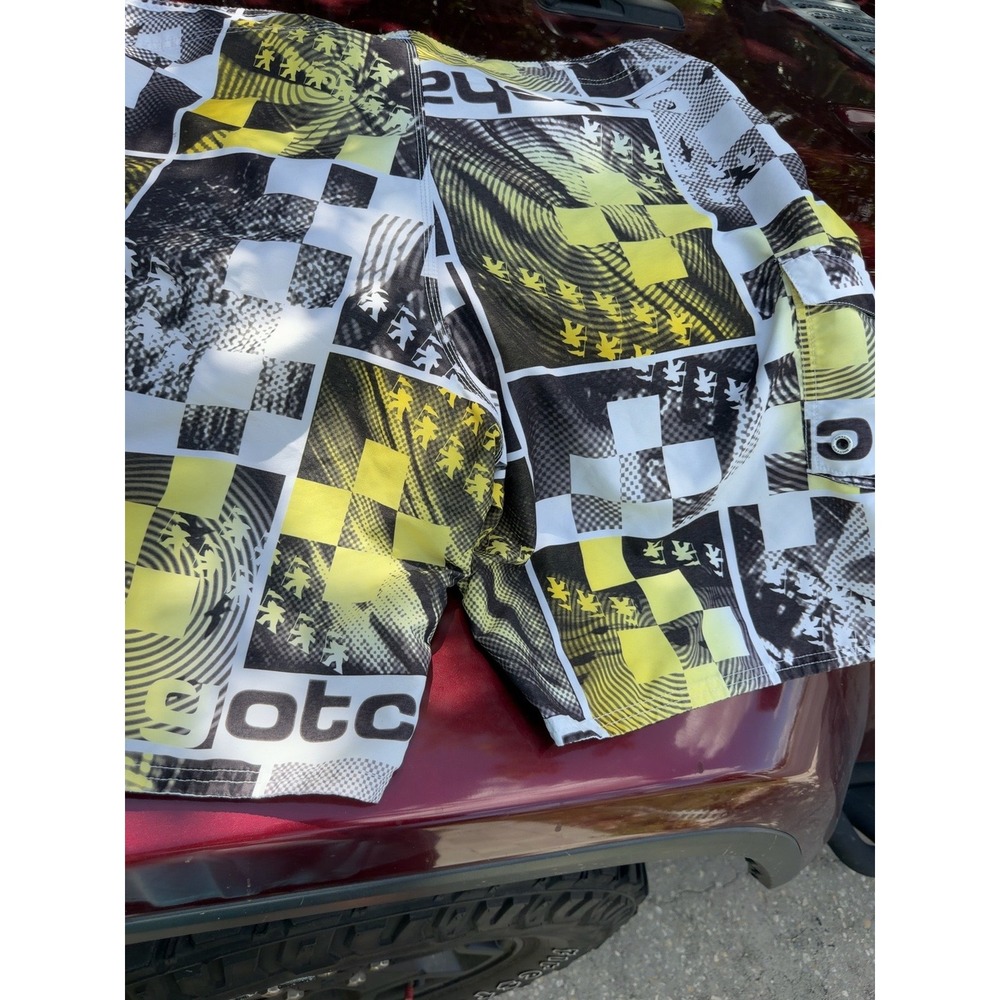 Gotcha Mens Board Shorts Size 38 Yellow Black White Graphic Print Surf Trunks